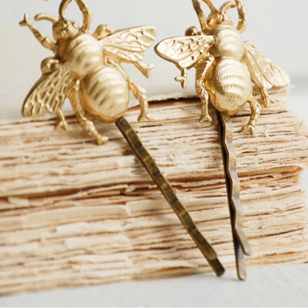 "Bee-autiful" Vintage Bee Gold Nature Hair Pins - Picture 5 of 9